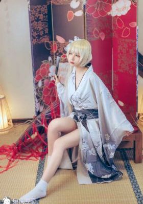 女人脱了内裤趴开腿让男躁动态图